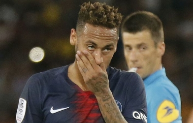 Neymar chính thức bị cấm thi đấu vì đánh cổ động viên