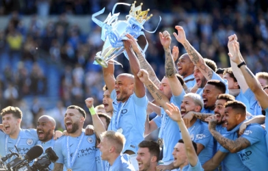 VIDEO: Man City nâng cao chức vô địch Ngoại hạng Anh 2018/19
