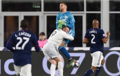 VIDEO: Rooney bị phạm lỗi kinh hoàng tại giải Nhà nghề Mỹ