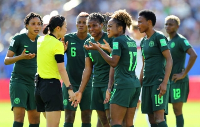 Bị loại khỏi World Cup, tuyển nữ Nigeria vẫn không chịu xách vali về nước
