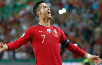 Ronaldo: 'Vua dội bom' châu Âu, vẫn xếp dưới 1 người châu Á