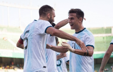 Argentina hủy diệt Ecuador bằng một 'set tennis' trong ngày Messi vắng mặt