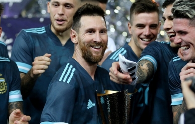 Thiago Silva: 'Messi luôn tìm cách thao túng các trọng tài'