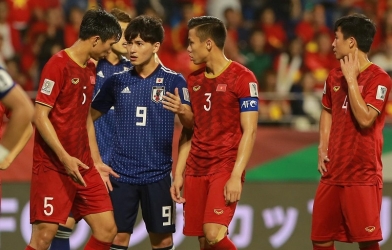 Tân binh của Liverpool từng bất lực trước hàng thủ Việt Nam