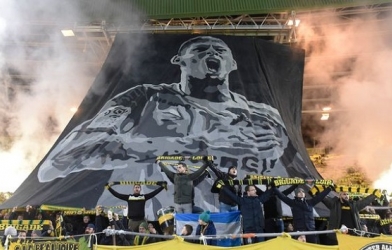 VIDEO: CĐV tưởng nhớ về cầu thủ xấu số Emiliano Sala