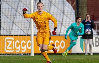 VIDEO: Thủ môn cản phá 3 quả 11m, ăn mừng giống hệt Ronaldo