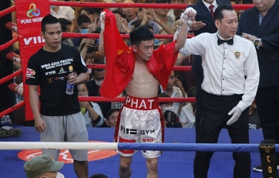 VIDEO: Võ sĩ Việt Nam tung 'mưa' đòn hạ knock-out cao thủ Thái Lan