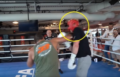 Youtuber thách đấu võ sĩ 'độc cô cầu bại' và cái kết sấp mặt