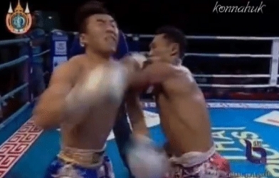 VIDEO: Cao thủ Trung Quốc coi thường 'Vua Muay Thái' và cái kết
