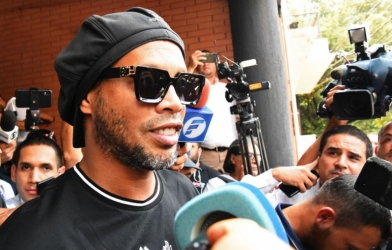 Ronaldinho bị đồng đội cũ vạch trần 'thói hư tật xấu'
