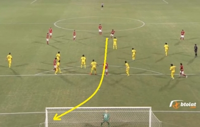 VIDEO: Cựu sao Barca đá phạt 'nã đại bác' từ khoảng cách 40m