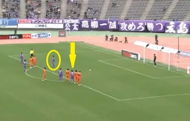 VIDEO: Pha phối hợp đá penalty 'độc nhất vô nhị', đánh lừa cả thế giới