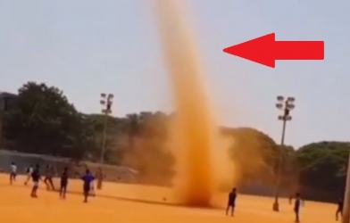 HY HỮU: Trận đấu bị gián đoạn vì... 'cơn lốc màu da cam'