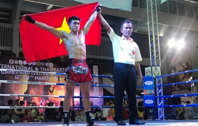 'Độc cô cầu bại' Việt Nam hạ gục võ sĩ Thái Lan, giành đai vô địch thế giới