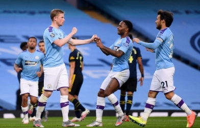 Man City hủy diệt Arsenal trong ngày Ngoại hạng Anh trở lại