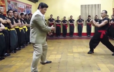 VIDEO: Võ sư 'truyền điện' Huỳnh Tuấn Kiệt đi đường quyền cực chất