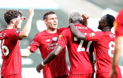 Nhà vô địch Liverpool ngược dòng ngoạn mục trước Newcastle