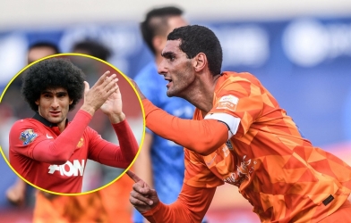 VIDEO: Cựu sao MU lập hat-trick bằng đầu chỉ trong vòng 7 phút