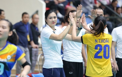 Hoa khôi Phạm Kim Huệ nổi bật ở vai trò mới - trợ lý HLV 