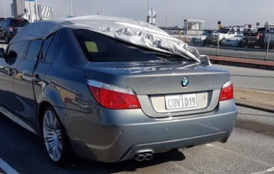 Mang biển số 'COVID 19', xe sang bị bỏ rơi nhiều tháng