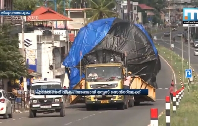 Xe tải khổng lồ Ấn Độ kiểu 'slow motion': Chỉ đi 5km mỗi ngày