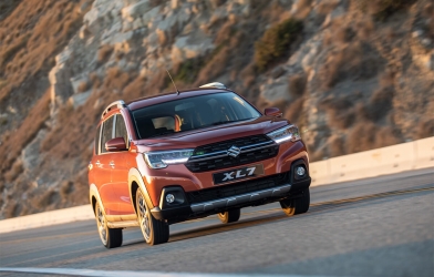Suzuki XL7 bất ngờ đắt khách, 'rượt đuổi' vua doanh số Xpander