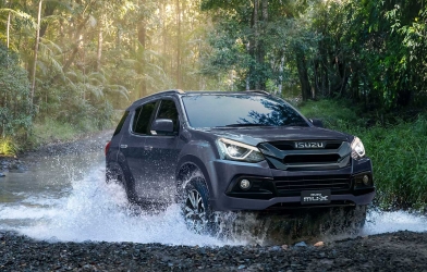 Isuzu Mu-X lộ diện trước giờ G, chờ ra mắt đấu Toyota Fortuner