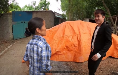 Hưng Vlog bất ngờ 'khoe' clip mua xe 4 tỷ, dân tình lắc đầu ngán ngẩm