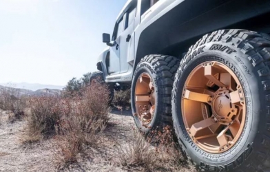 'Vua bán tải' 6 bánh mạnh nhất thế giới, chống được cả bom