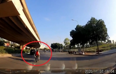 Thanh niên chở 'gấu' đi chơi, vượt ẩu gây tai nạn xong bỏ chạy