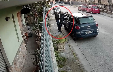 Video: Trộm xe ô tô 'nhanh như chớp', chỉ mất 30s