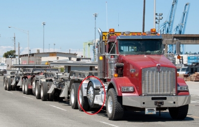 Vì sao nhiều xe tải có bánh xe phụ treo lơ lửng không chạm đất?