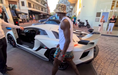 Siêu xe 15 tỷ đồng của sao Man City có thể bị 'nghiền nát'