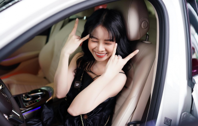 Nữ DJ 'hot' của Rap Việt tậu Mercedes C200 tiền tỷ