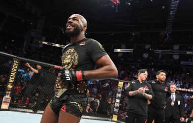 Jon Jones đã vĩnh biệt hạng Light Heavyweight