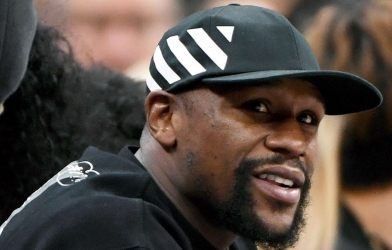 Trận Floyd Mayweather vs Logan Paul bị hoãn vô thời hạn