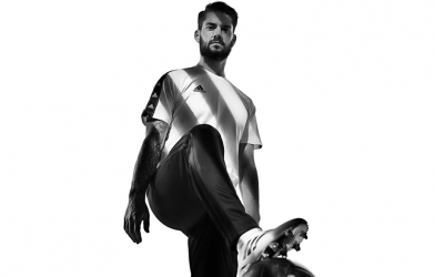 Adidas ký hợp đồng quảng bá giày Nemeziz với Isco