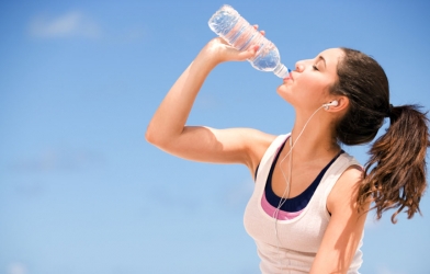 4 hiểu lầm khi uống nước có thể gây hại cho sức khỏe