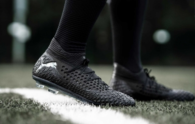 Puma giới thiệu thế hệ giày đá bóng mới với sắc đen lạ mắt