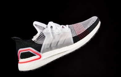 Ultra Boost 19 bất ngờ giảm giá sốc tới hơn 30%