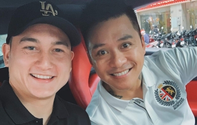 Đặng Văn Lâm khoe ảnh đi siêu xe Ferrari cùng ca sĩ Tuấn Hưng