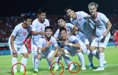 Soi giày sút tung lưới Indonesia của Duy Mạnh, Ngọc Hải và Tiến Linh 