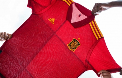 Tuyển Tây Ban Nha ra mắt áo đấu thiết kế 'hiện đại'