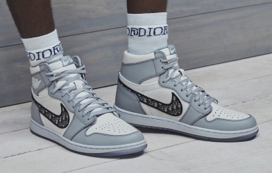 Giày hợp tác giữa Nike và Dior có giá cao không tưởng