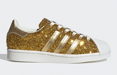 Adidas 'chơi lớn' với giày superstar mạ vàng 24K