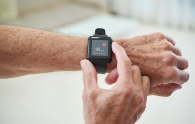 Mẹo khử trùng tai nghe, đồng hồ thông minh sạch khuẩn