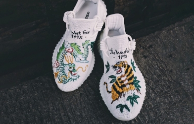 Adidas Yeezy Boost 350 V2 mới lạ với họa tiết rồng - hổ