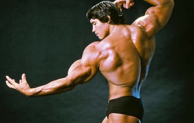 Tập bắp tay trước như những huyền thoại thể hình