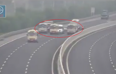 Ba xe khách 'diễu hành' trên cao tốc Hà Nội - Hải Phòng