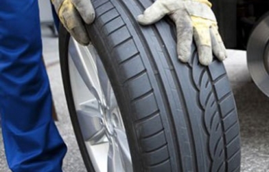 Đối phó với tình trạng nổ lốp ô tô trong những ngày nắng gắt